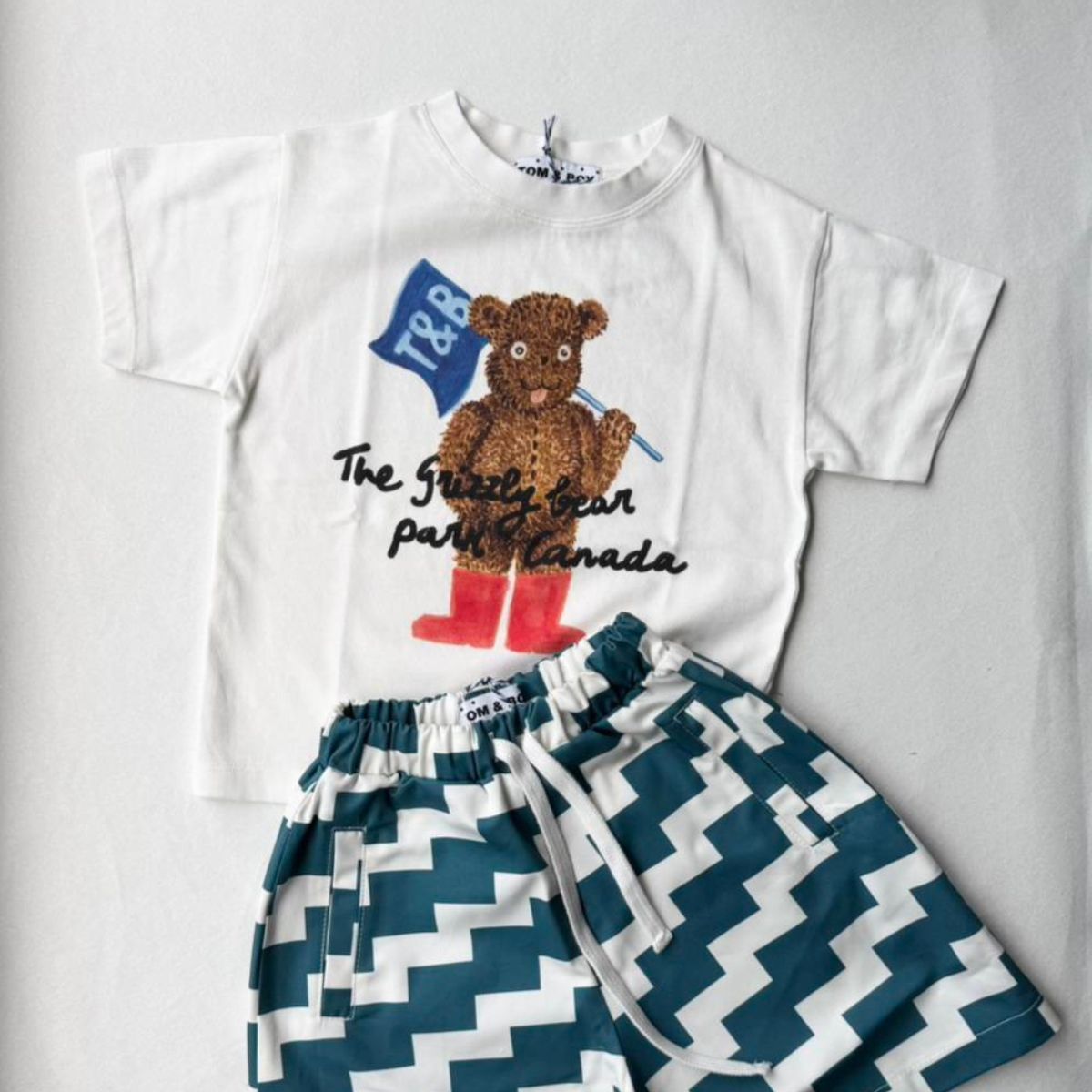 Tom&Boy 100% 純棉 GRIZZLY BEAR 加拿大灰熊短 T ❘ 現貨尺寸: 8-9Y (最後一件)