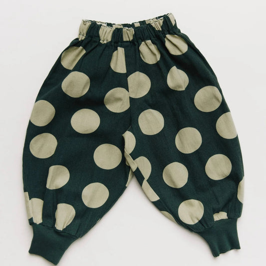 Claude&Co. 100%有機棉 Emerson 綠色點點縮口氣球長褲 - Kale Polka ❘ 現貨尺寸: 2-3Y & 3-4Y