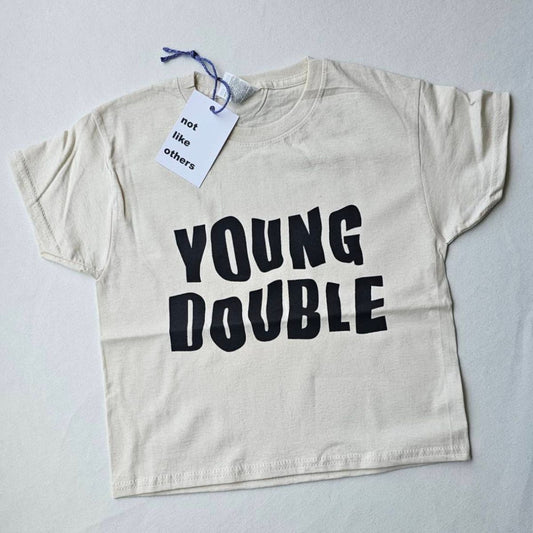 Young Double - 100%純棉 Young Double 中性短袖米白 T-shirt ❘ 現貨尺寸:3Y~11Y