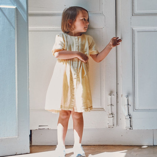 Poudre Organic 100%有機棉GUARANA 有機棉雙層紗排扣洋裝 - 粉嫩亮黃 ❘ 現貨尺寸: 3Y~6Y
