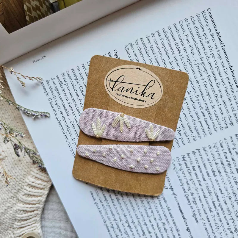 Lanika-atelier 寶寶粉小花+點點手工刺繡髮夾組(最後一件)