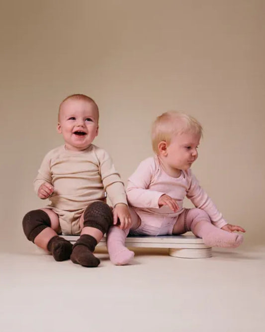 丹麥GoBabyGo 毛圈棉爬行護膝 - Chocolate