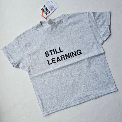 Young Double - 100%純棉 Still Learning 中性短袖淺灰 T-shirt ❘ 現貨尺寸:3Y~8Y