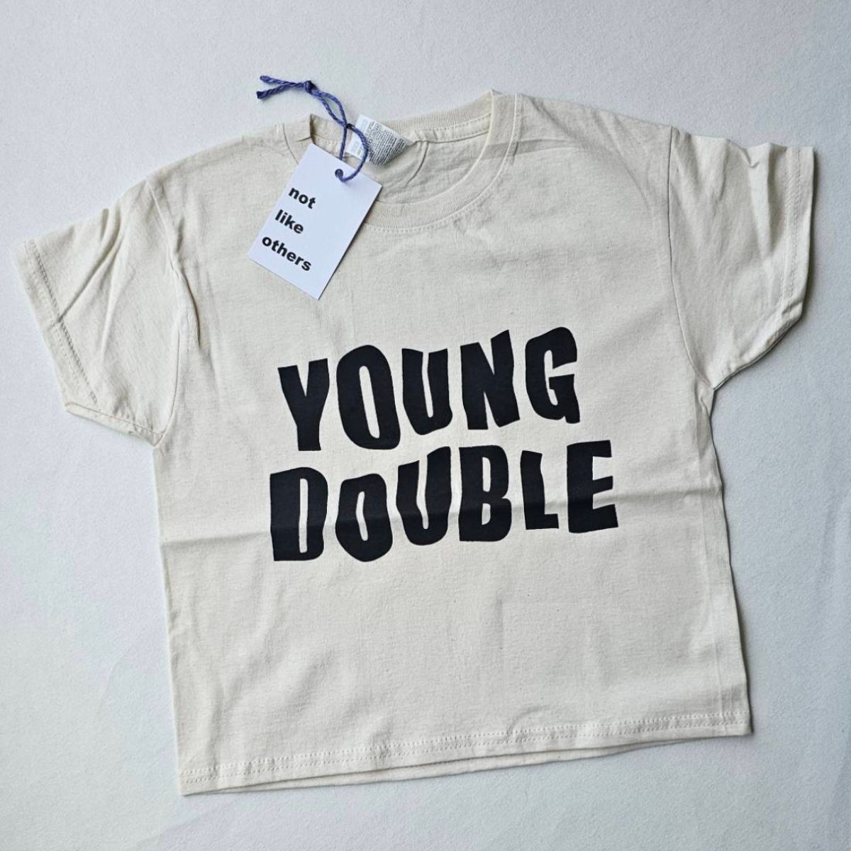 Young Double - 100%純棉 Young Double 中性短袖米白 T-shirt ❘ 現貨尺寸:3Y~11Y