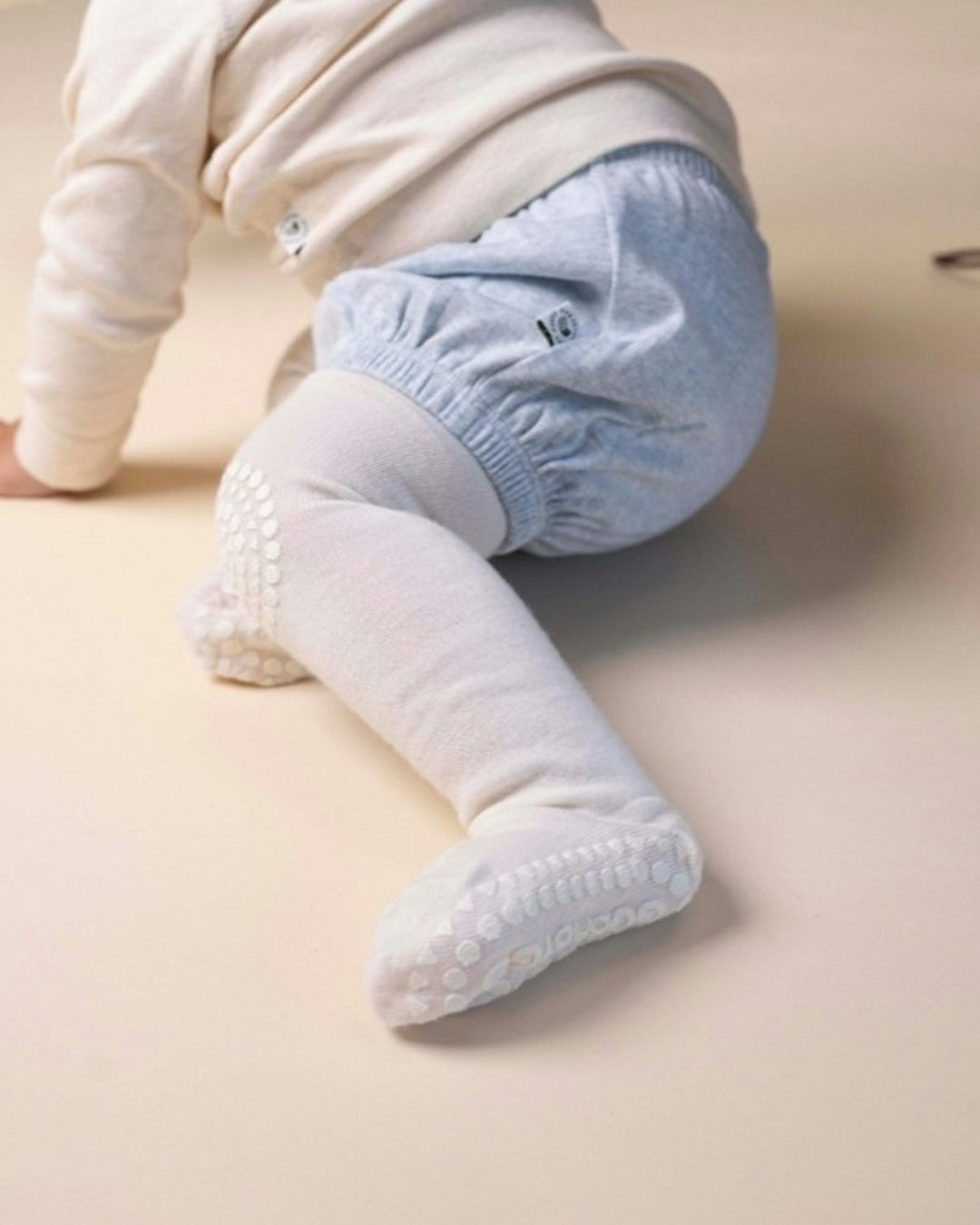 丹麥GoBabyGo 竹纖維爬行褲襪 - Off White ❘ 現貨尺寸:  6-12M & 12-18M