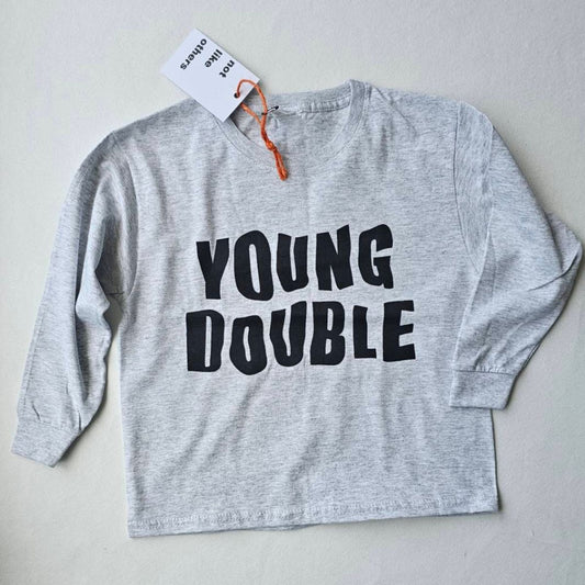 Young Double - 100%純棉 Young Double 中性薄長袖淺灰 T-shirt ❘ 現貨尺寸:3Y~11Y