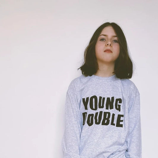 Young Double - 100%純棉 Young Double 中性薄長袖淺灰 T-shirt ❘ 現貨尺寸:3Y~11Y