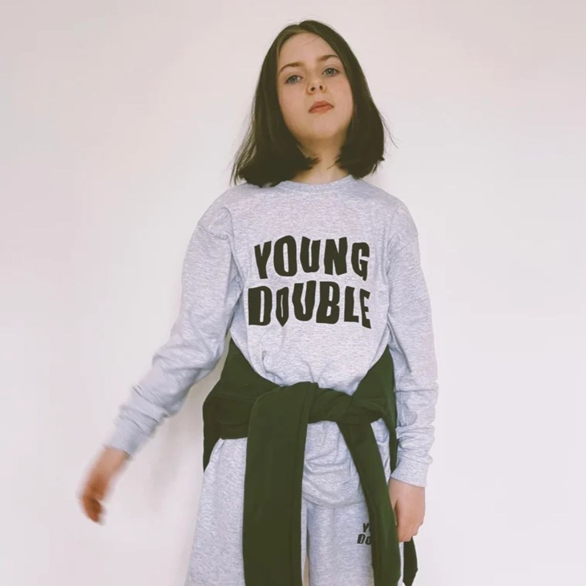Young Double - 100%純棉 Young Double 中性薄長袖淺灰 T-shirt ❘ 現貨尺寸:3Y~11Y