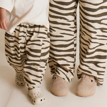 Claude & Co. 100%有機棉斑馬紋長褲 -橄欖綠  1-2Y & 2-3Y