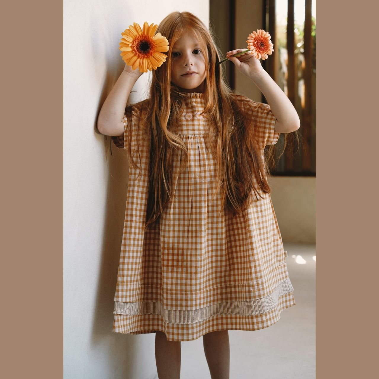 Lilinoa 100% 純棉 BERENICE 駝色格紋手工刺繡洋裝 ❘ 現貨尺寸:18M ~6Y
