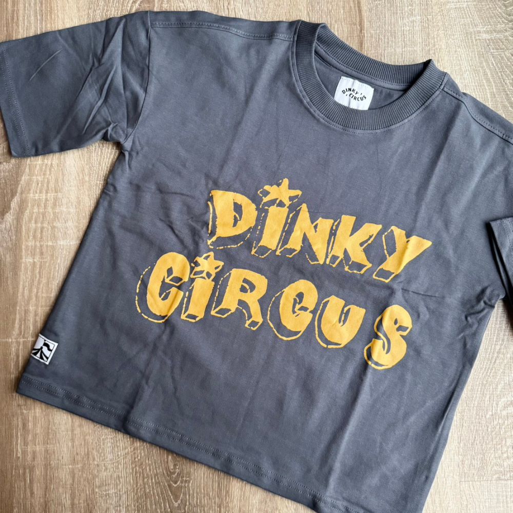 Dinky Circus 經典星星印花寬鬆短袖 t-shirt - 焦炭灰泥色  ❘ 現貨尺寸: 2Y~9Y