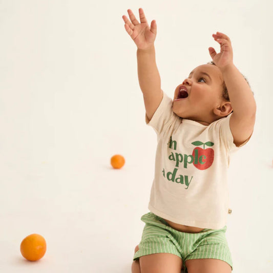 Cozmo 100%竹節棉短袖T-shirt - An apple a day ❘ 現貨尺寸: 12M & 24M