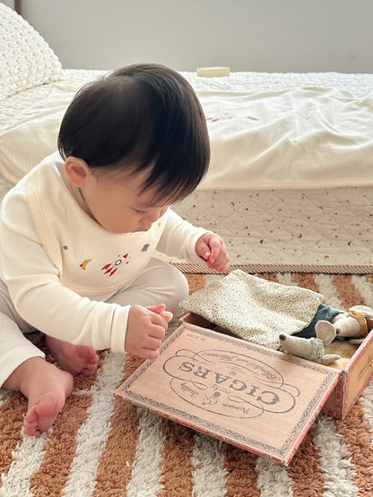 (預購商品) Creme enfant 宇宙火箭Simon號 棉麻莫代爾雙面吸水圍兜 / 口水巾