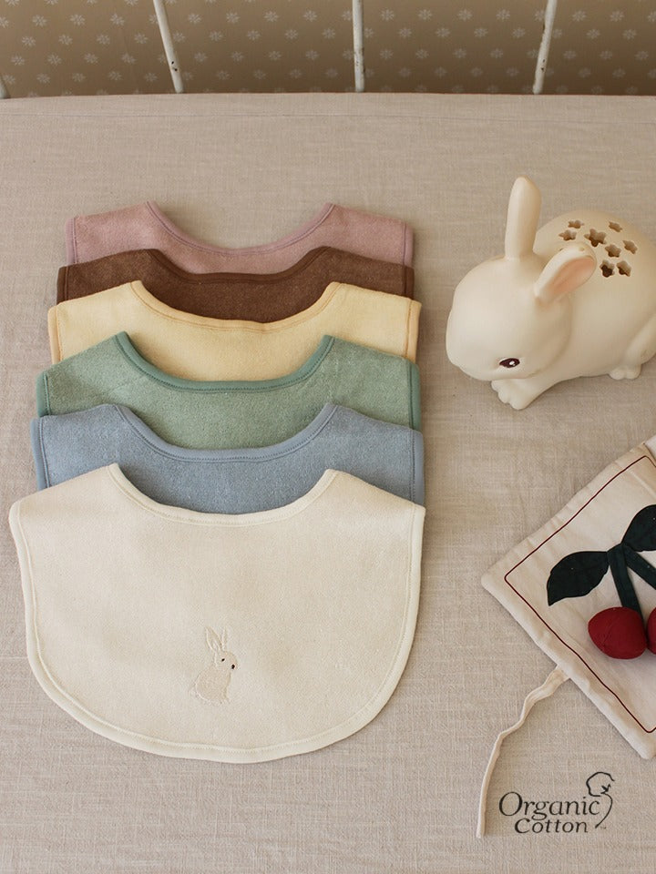 (預購商品) Creme enfant 經典小兔子刺繡有機棉毛巾布圍兜 / 口水巾 共 6 色