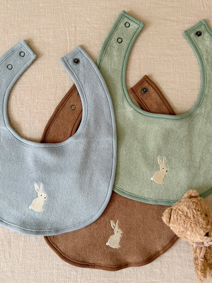 (預購商品) Creme enfant 經典小兔子刺繡有機棉毛巾布圍兜 / 口水巾 共 6 色