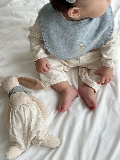 (預購商品) Creme enfant 經典小兔子刺繡有機棉毛巾布圍兜 / 口水巾 共 6 色