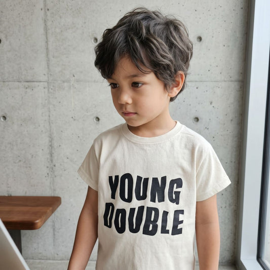 Young Double - 100%純棉 Young Double 中性短袖米白 T-shirt ❘ 現貨尺寸:3Y~11Y