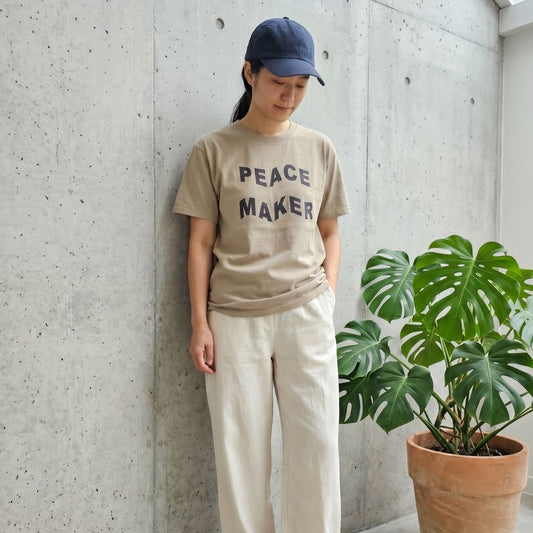 Young Double -100%純棉 Peace Maker 中性短袖T-shirt 大人款 - Sand ❘ 現貨尺寸: S & M